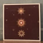 CONSTELACION MARRON 43x43cm