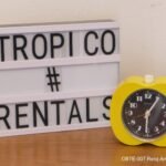 RELOJ AMARILLO