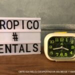 RELOJ DESPERTADOR 80s BEIGE Y AMARILLO